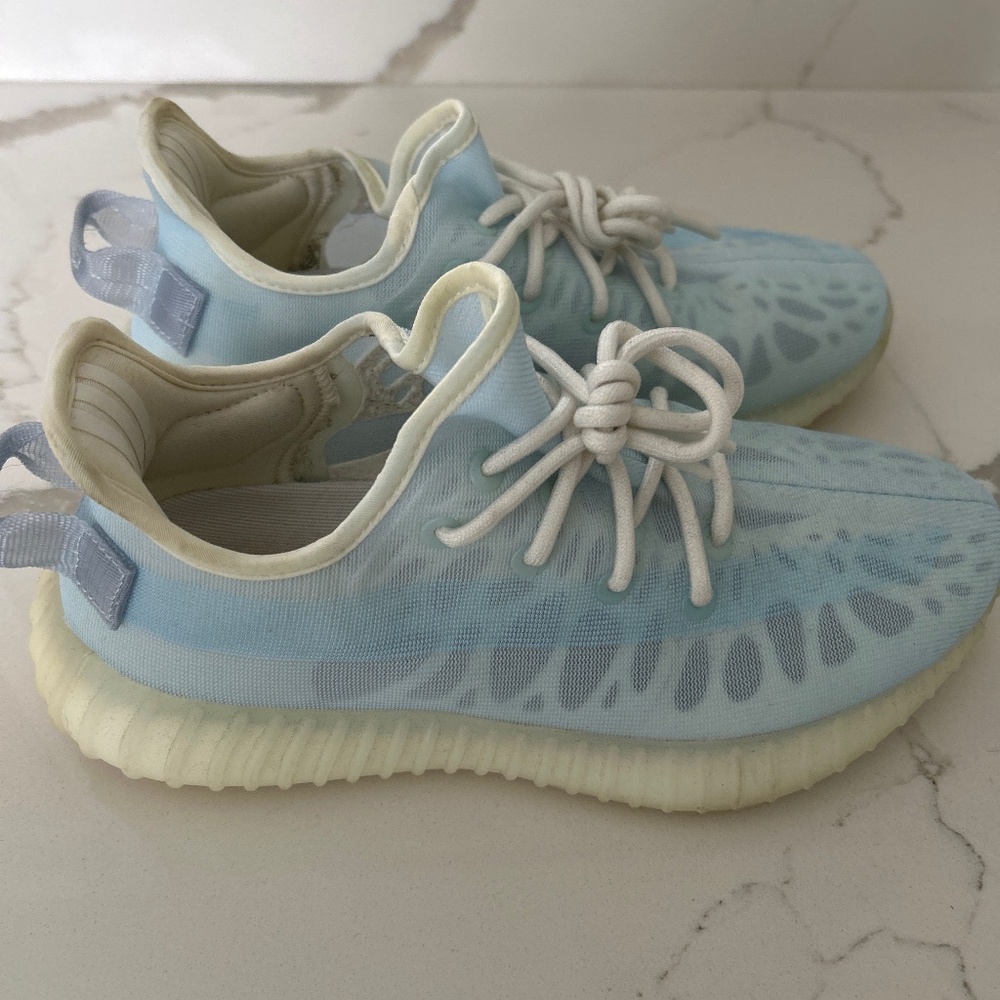 Yeezys V2 Mono-ice